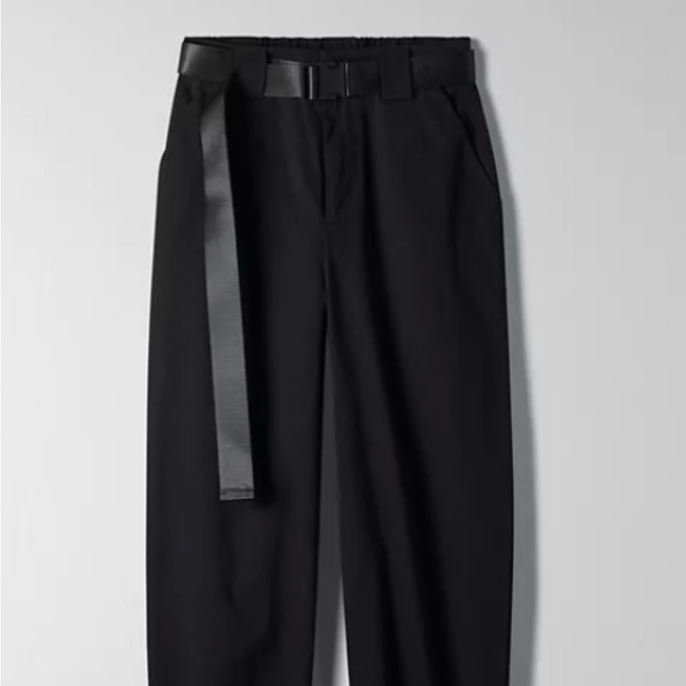 TNA Cargo Joggers in black and size xxs. Fits oversized